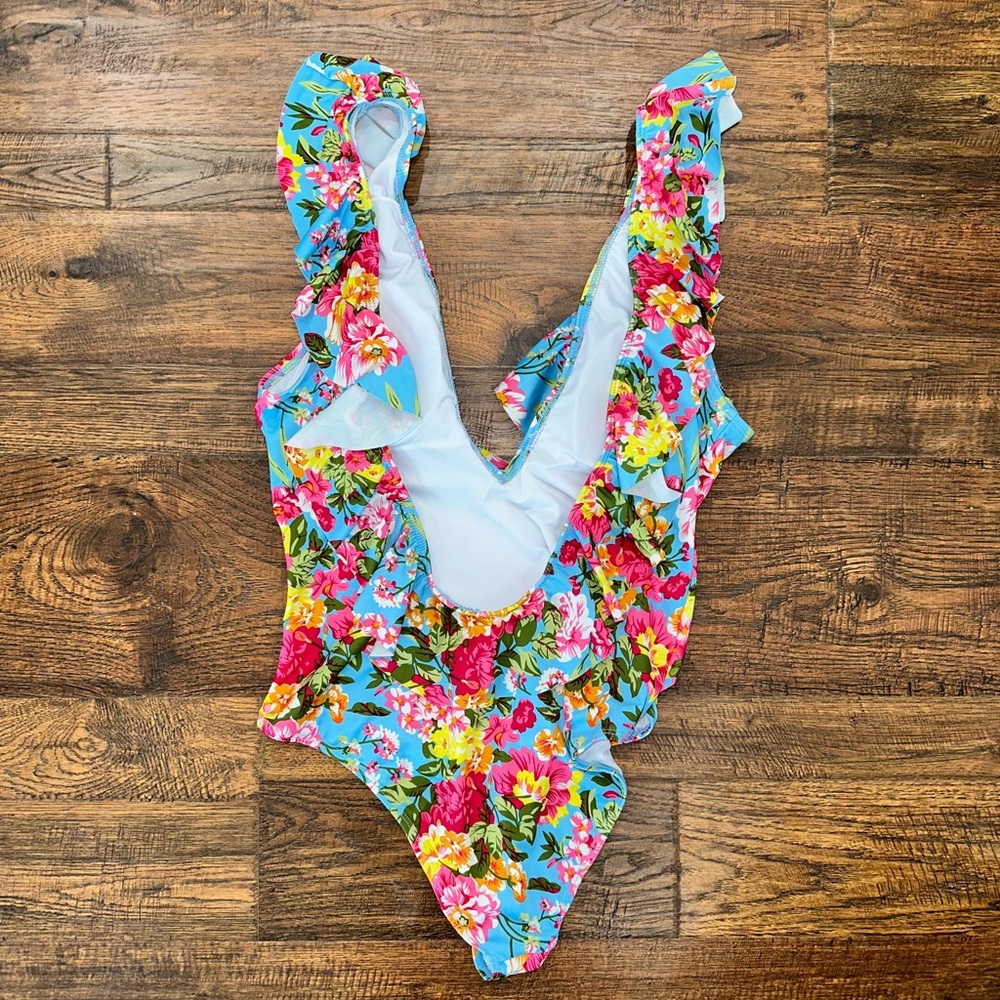 🌟 FINAL PRICE 🌟 Floral Ruffle One-Piece - Picture 3 of 5